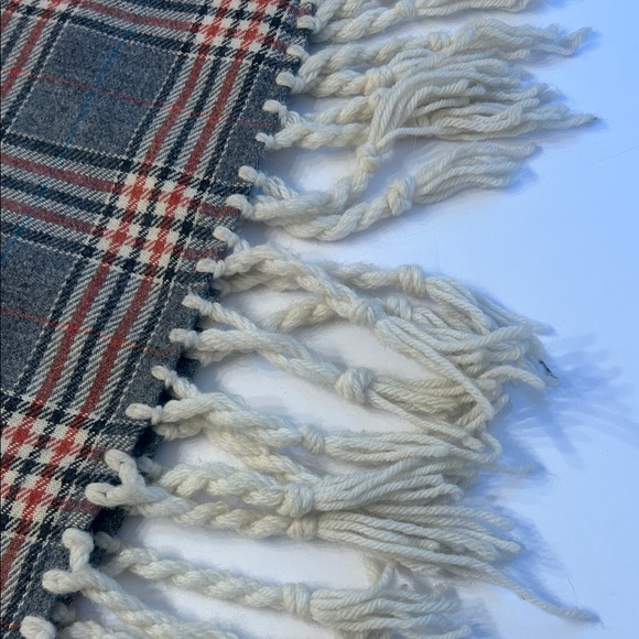 Handmade wool poncho/cape - Picture 2 of 6